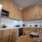 Living 格勒姆